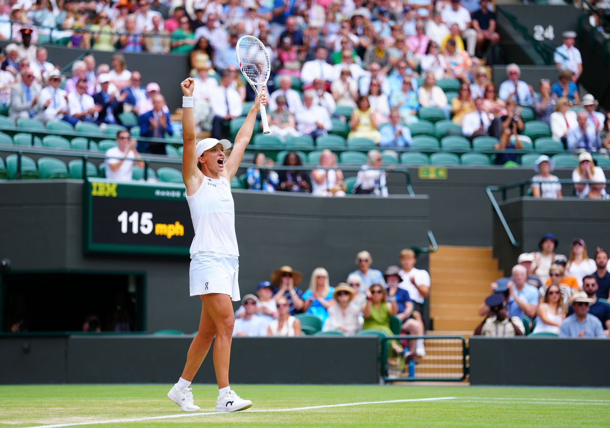 Premieră! Iga Swiatek s-a calificat în semifinale la Wimbledon