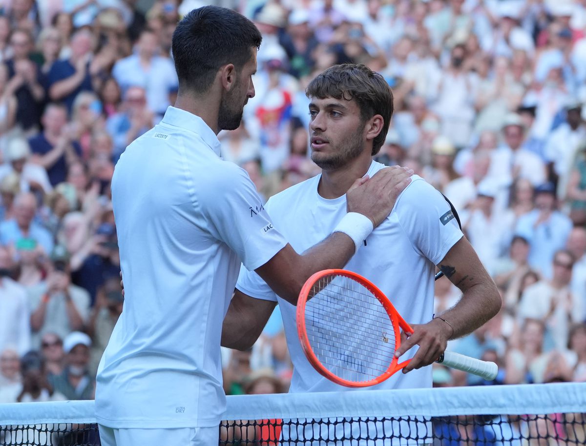 Novak Djokovic s-a calificat pentru a 14-a oară în semifinale la Wimbledon