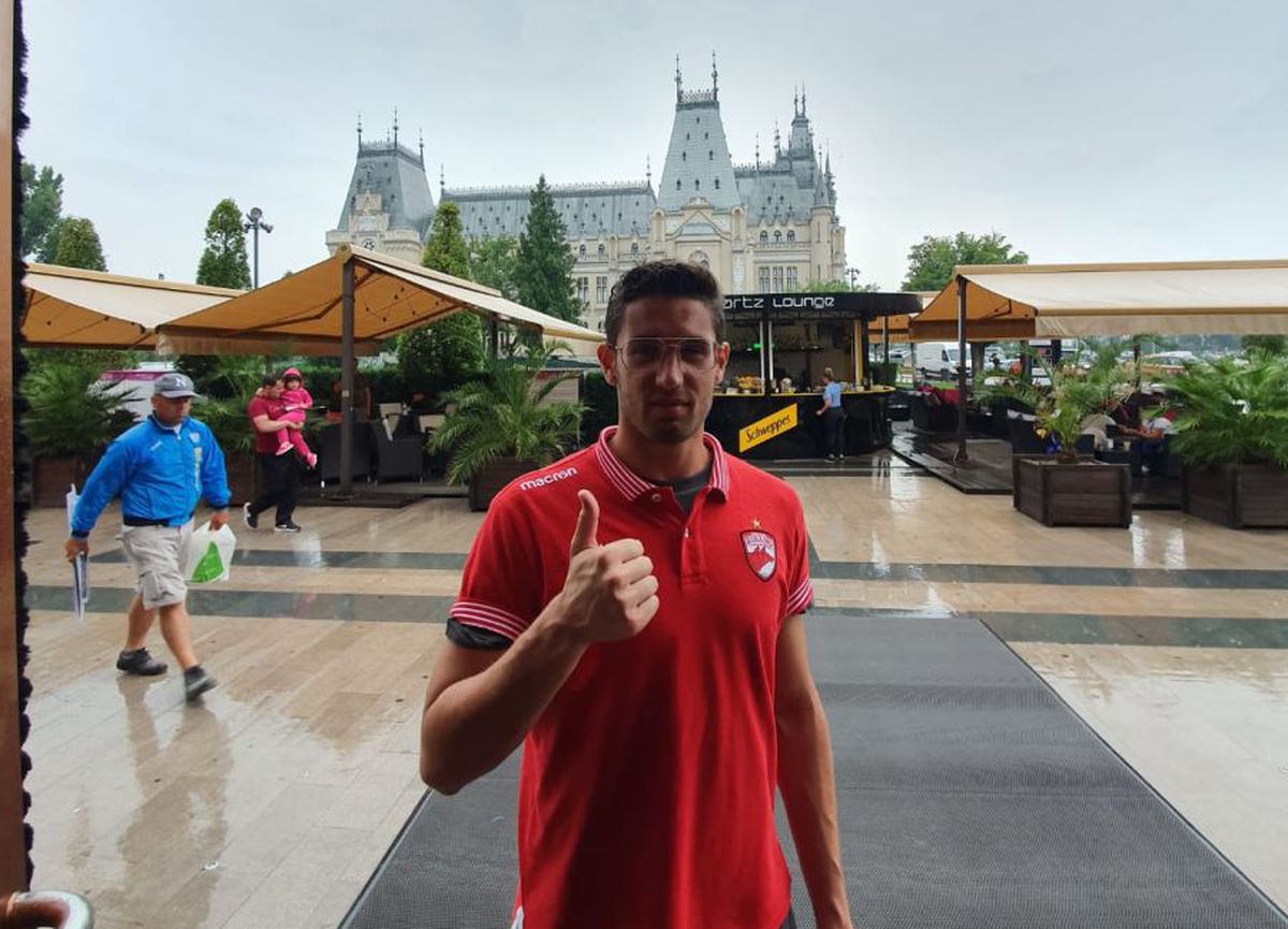 POLI IAȘI - DINAMO // GALERIE FOTO „Câinii” s-au adăpostit de ploaie în mall-ul din Iași