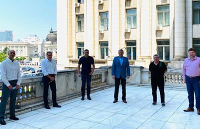 Fanii-acționari de la Dinamo, atac cu talpa la spaniolii veniți la București: „Nu au banii necesari! Se duc cu poza și spun «Am fost la stadion, la Rin. Ne-a plăcut»”