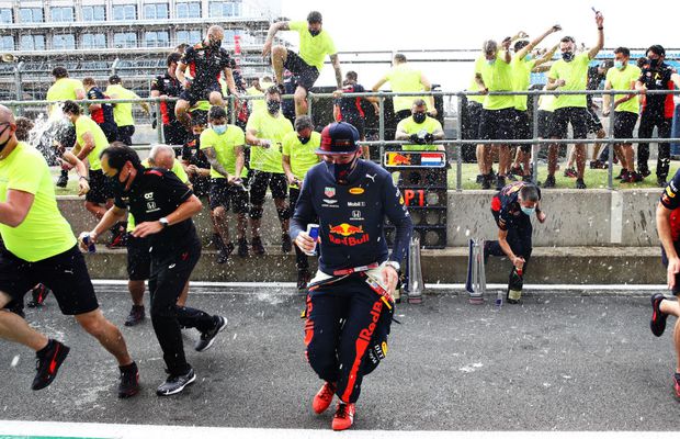 FORMULA 1. Surprinzătorul Max » Verstappen s-a impus în a doua cursă de la Silverstone, luând fața mașinilor Mercedes