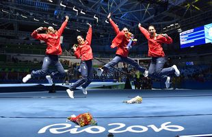 Cum arată medaliile de aur cucerite de echipa feminină de spadă a României la Rio 2016? „Cu puțină rugină și mici zgârieturi”
