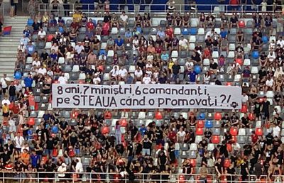 A început răscoala în Ghencea! Ultrașii de la „Sud” s-au mutat sub oficială și dau tonul revoltei împotriva conducerii