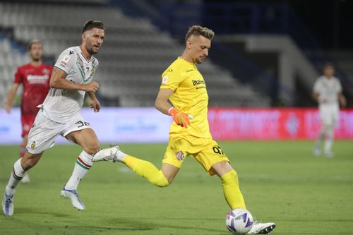 Ionuț Radu (25 de ani) și Vlad Chiricheș (32) au fost integraliști la debutul pentru noua lor echipă, Cremonese, la victoria cu 3-2 în fața celor de la Ternana în Cupa Italiei.
Foto: Imago