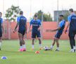 Distracție la antrenamentul FCSB » Cum i-a testat Neubert pe jucători + Charalambous s-a băgat la joc