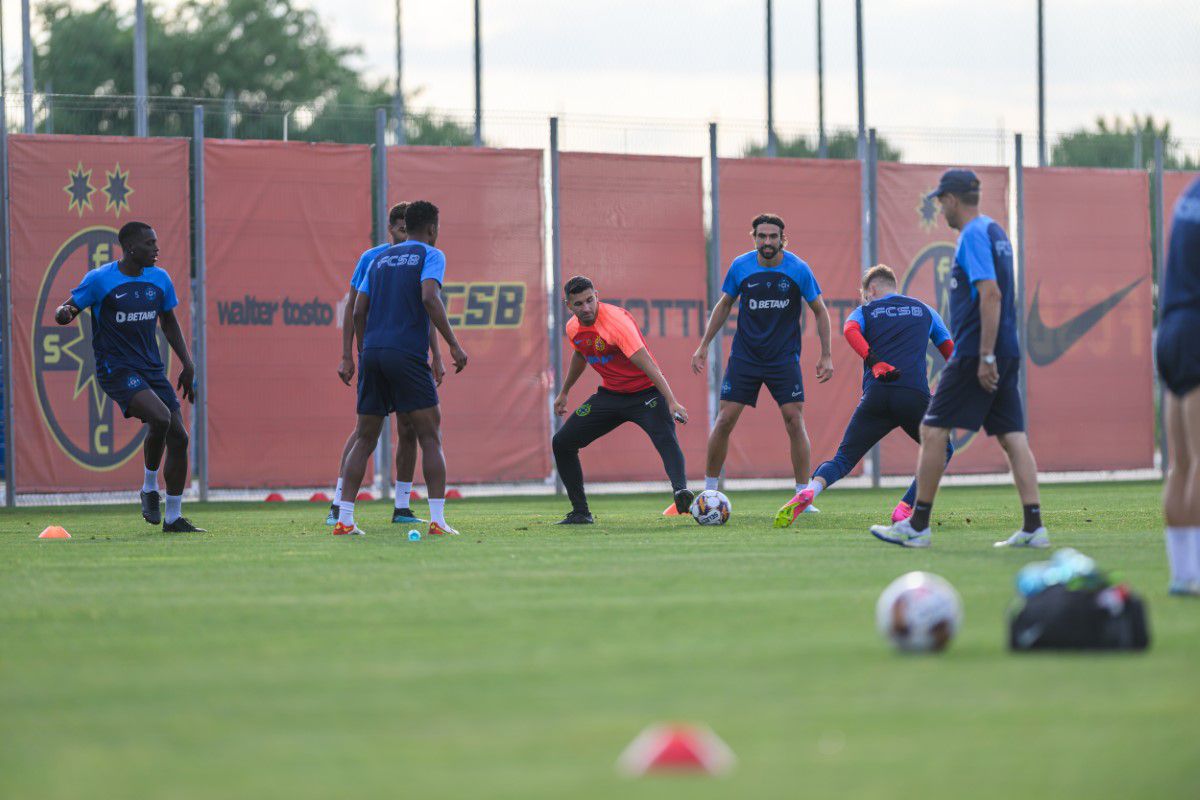 Distracție la antrenamentul FCSB » Cum i-a testat Neubert pe jucători + Charalambous s-a băgat la joc