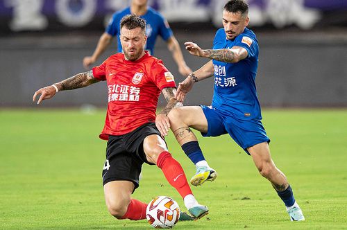 Nicolae Stanciu, în albastru // foto: Imago Images