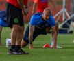 Distracție la antrenamentul FCSB » Cum i-a testat Neubert pe jucători + Charalambous s-a băgat la joc