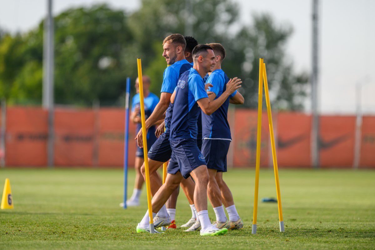 Distracție la antrenamentul FCSB » Cum i-a testat Neubert pe jucători + Charalambous s-a băgat la joc