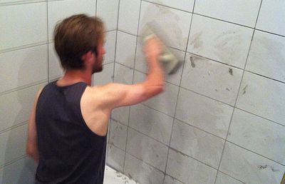 Povestea uluitoare a revelației din Liga Campionilor » Portarul amenaja băi în 2012, iar golgheterul echipei lucrează 8 ore pe zi, ca director!