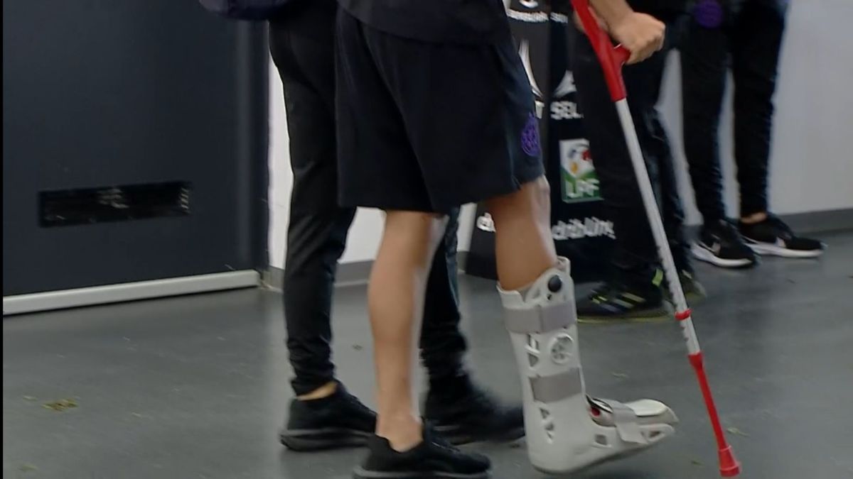 Titularul de la FCSB, în cârje » Problemă majoră după meciul cu Farul