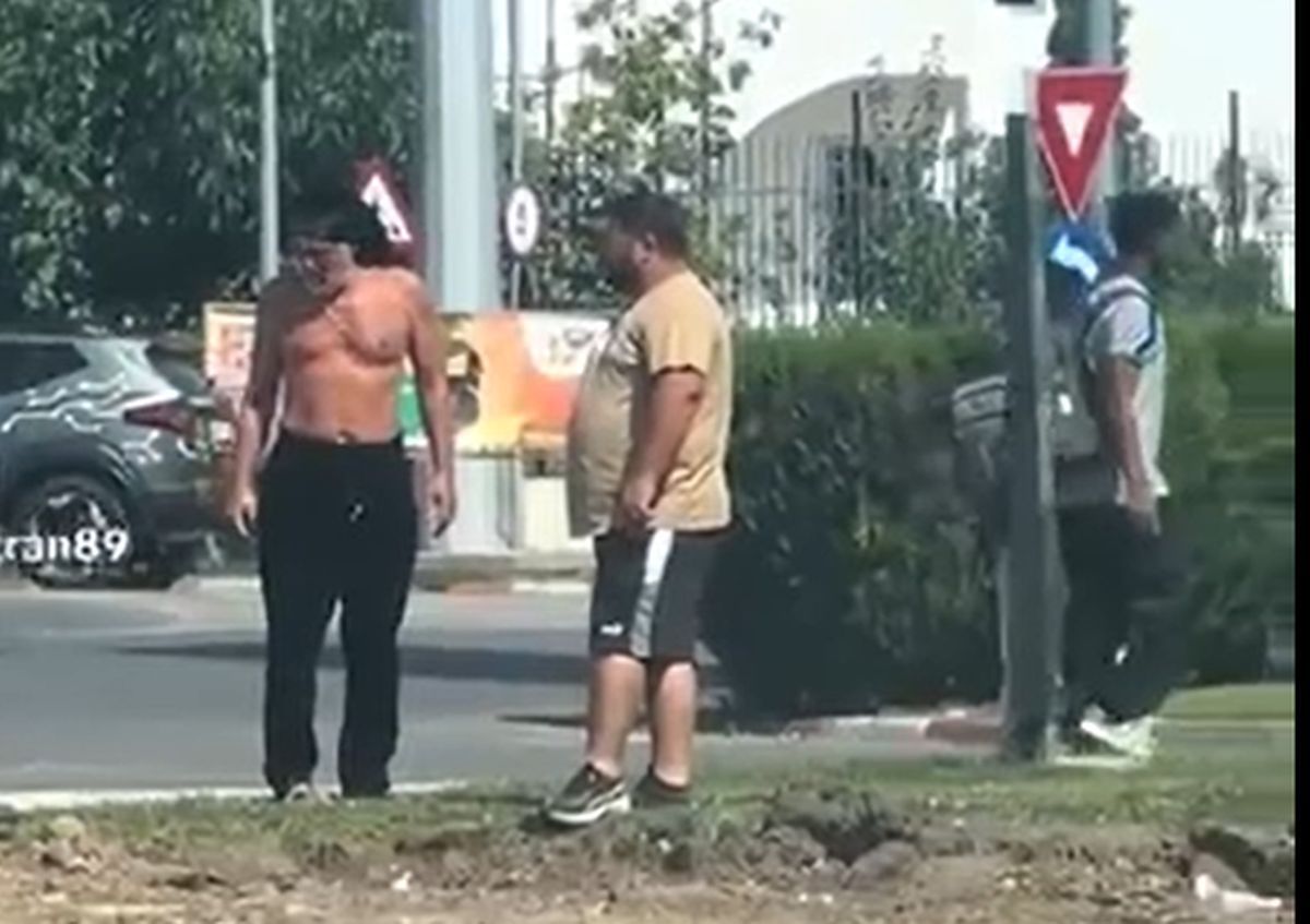 Gigi Becali, la bustul gol pe șantier