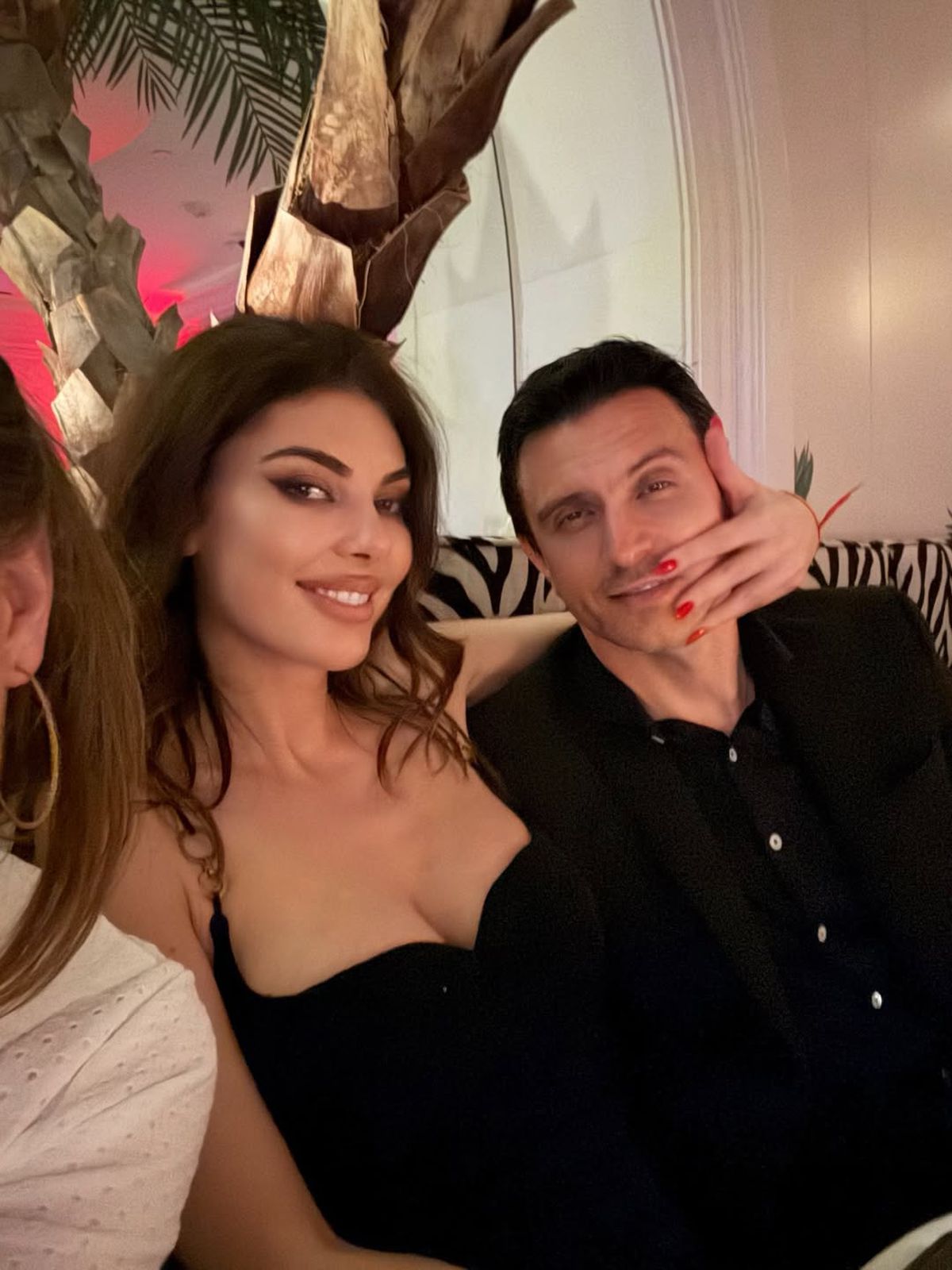 FOTO Ministerul Justiției reacționează după ce a văzut cum se distrează Dragoș Săvulescu într-o vilă de lux cu o fostă Miss Univers!