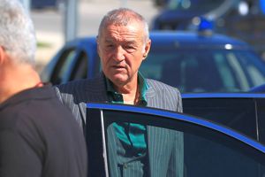 Gigi Becali a intrat în direct cu detalii incendiare de la negocierile finale: „Ce omenie, când vrei 300.000 de la mine?”