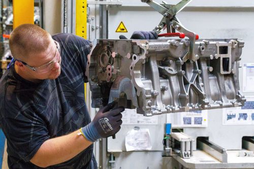 Nemak intră pe piața auto din România, prin achiziția a 3 fabrici de componente turnate ușoare/ foto Imago Images