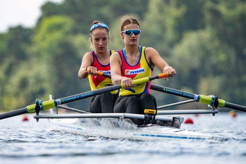 Teodora Lehaci și Denisa Vasilică, dublu rame la CM juniori Foto: FR Canotaj/Balint Czucz