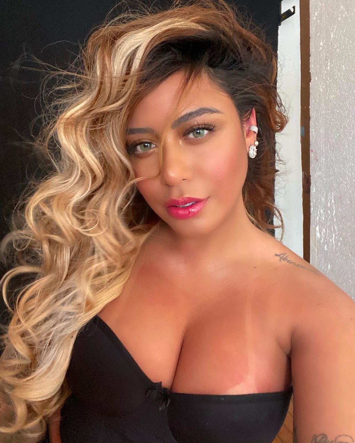 FOTO Sora lui Neymar, apariție spectaculoasă alături de prietenele ei pe cea mai la modă insulă