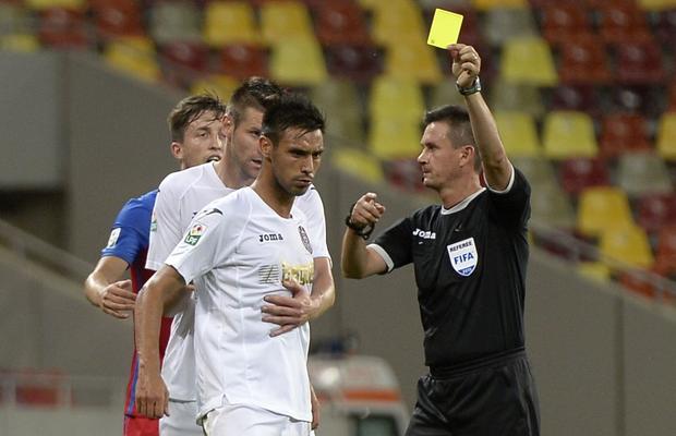 CFR Cluj îi pregătește un contract baban » Porumboiu l-a acuzat frontal: „Ai fost parte la furat! Ești în spatele vitrinei de trofee de la Cluj”