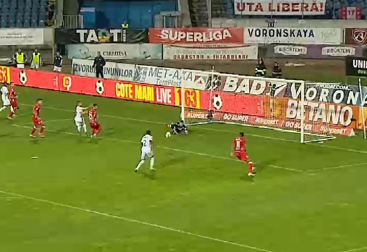 Fază hilară în Botoșani - UTA » A ratat cu poarta goală, apoi a marcat într-un mod incredibil