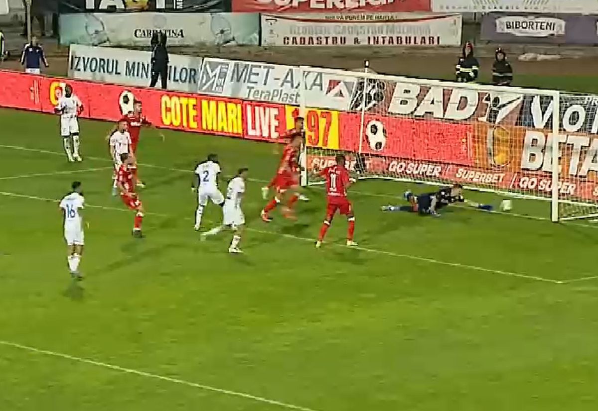 Fază hilară în Botoșani - UTA » A ratat cu poarta goală, apoi a marcat într-un mod incredibil