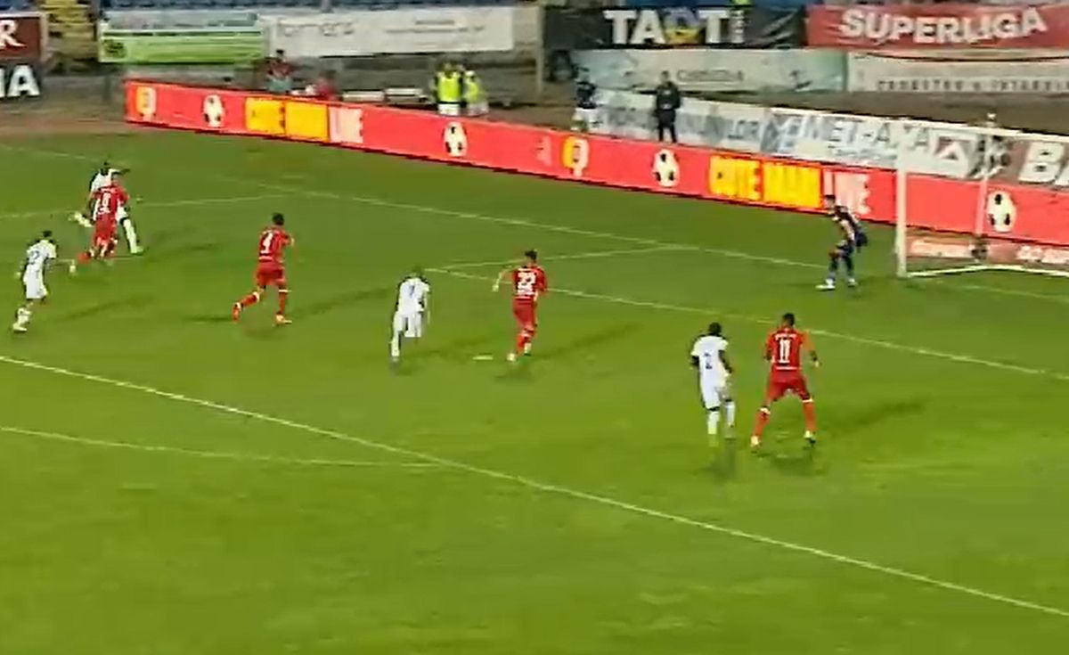 Fază hilară în Botoșani - UTA » A ratat cu poarta goală, apoi a marcat într-un mod incredibil