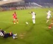 Fază hilară în Botoșani - UTA » A ratat cu poarta goală, apoi a marcat într-un mod incredibil