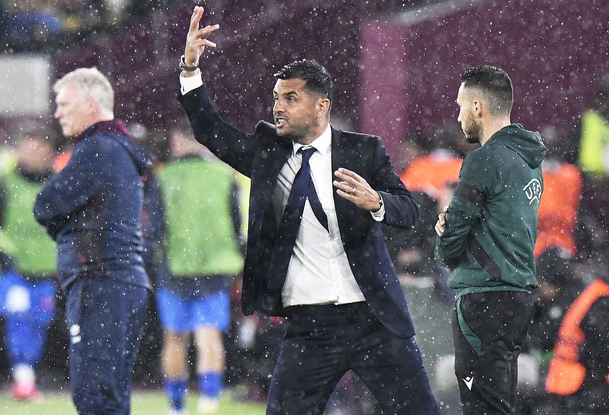 Îl arată cu degetul pe Dică după înfrângerea de la Londra: „S-a greșit la schimbări și nu e prima dată”