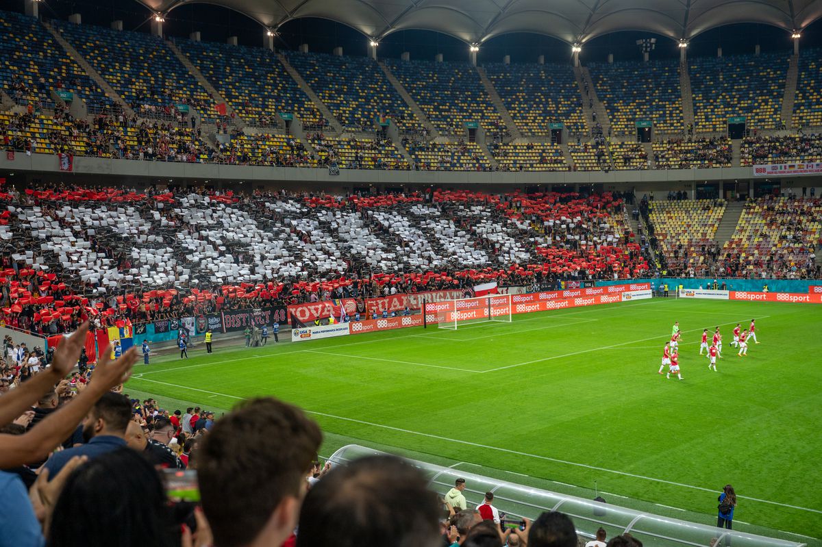 Spectacol de Liga 1 în Dinamo - Steaua » Scenografii impresionante + mesaje acide