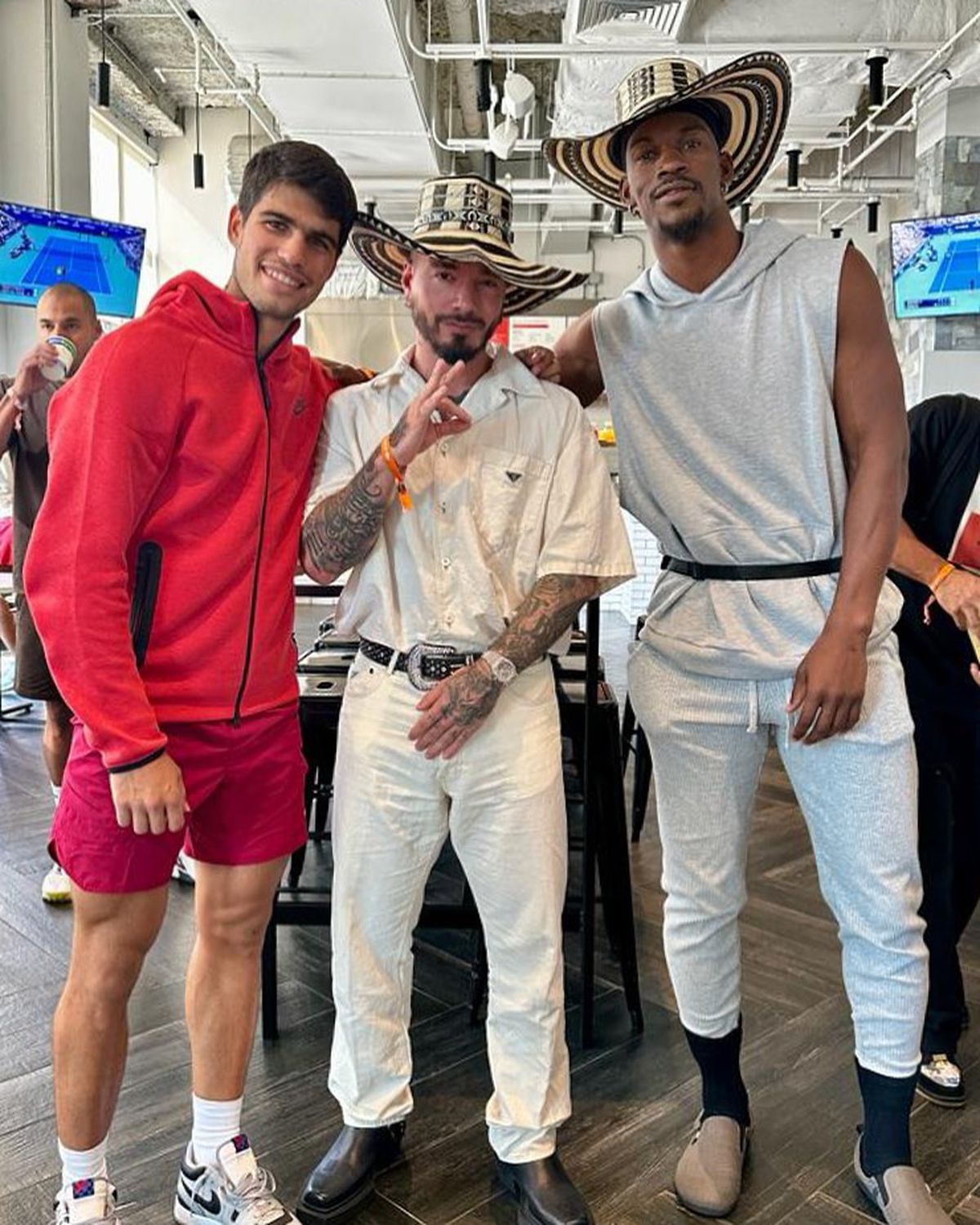 Divele în alb de la US Open! S-au făcut remarcate imediat în tribune, iar fotografii le-au pozat în cele mai neașteptate ipostaze