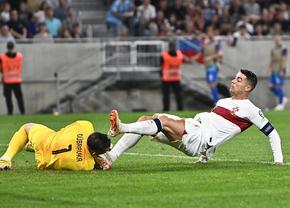 Cristiano Ronaldo, iertat de eliminare în victoria cu Slovacia » Căpitanul Portugaliei l-a lovit cu piciorul în cap pe portarul Dubravka