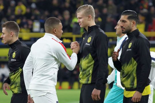 Erling Haaland, dând mâna cu Kylian Mbappe înainte de un Dortmund - PSG. 
Foto: Football Espana