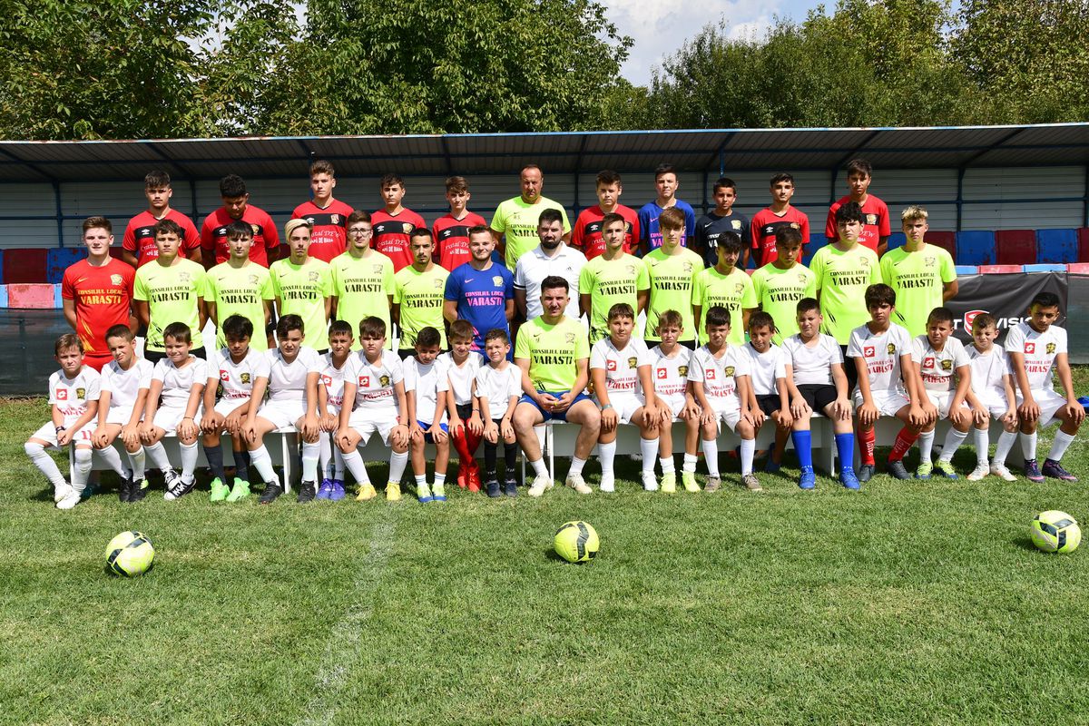 Cine e înlocuitorul lui Dugandzic la Rapid » Poveste uluitoare: acum un an juca în Liga 4 și nu făcea antrenamente