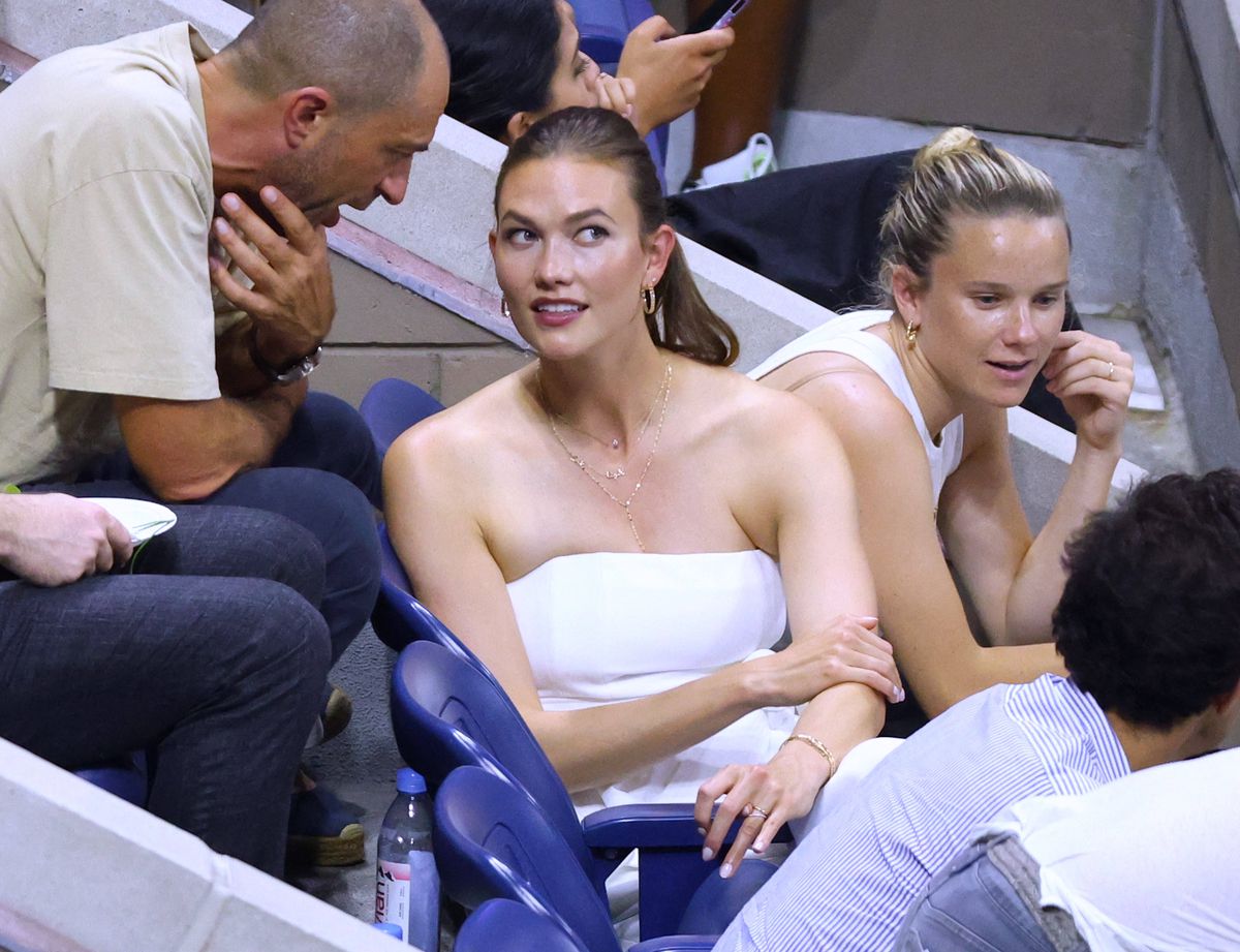 Divele în alb de la US Open! S-au făcut remarcate imediat în tribune, iar fotografii le-au pozat în cele mai neașteptate ipostaze