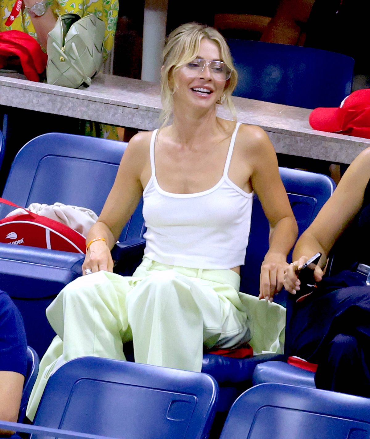 Divele în alb de la US Open! S-au făcut remarcate imediat în tribune, iar fotografii le-au pozat în cele mai neașteptate ipostaze