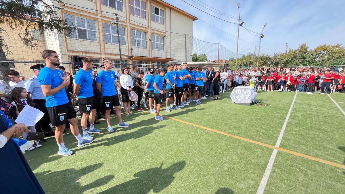 Fotbaliștii Universității Craiova au fost prezenți la deschiderea noului an școlar