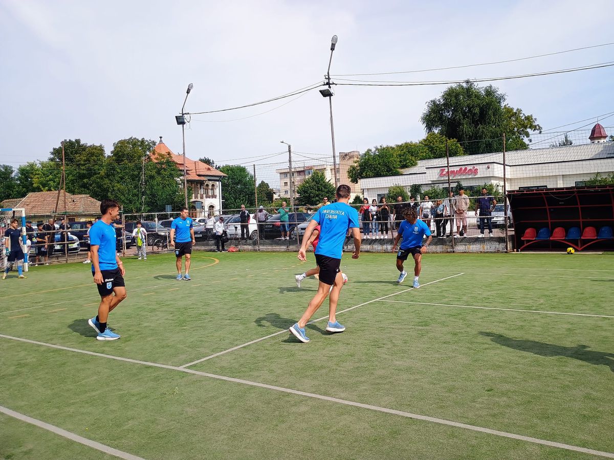 Fotbaliștii Universității Craiova au fost prezenți la deschiderea noului an școlar