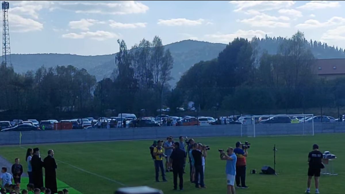 Noul stadion din regiunea Moldovei, inaugurat cu folk și cu nume mari din fotbalul românesc »  Locație pitorească, investiție de 3 milioane de euro
