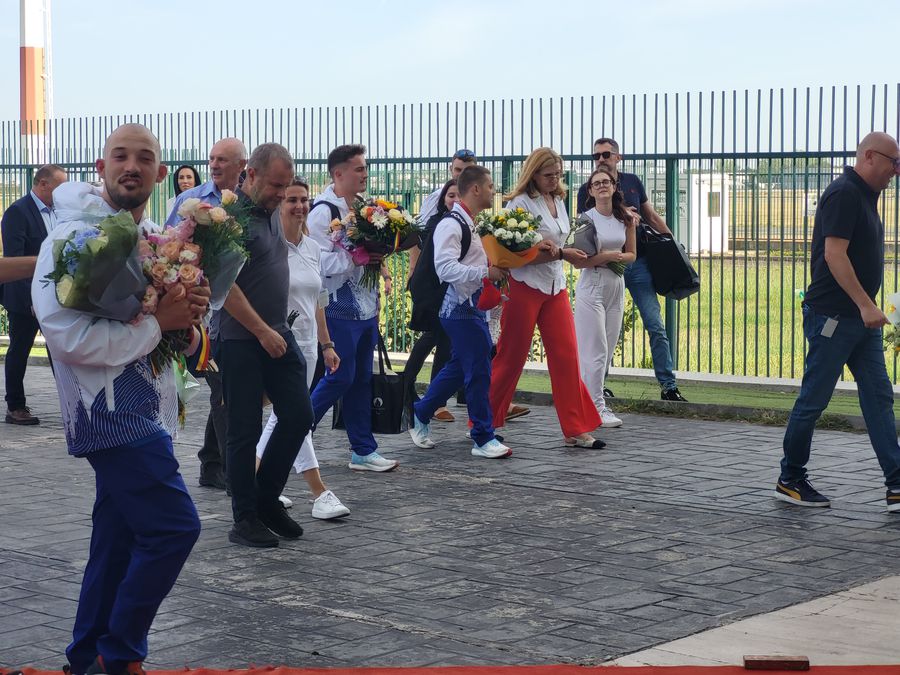 Drumul spre Salonul Oficial al Aeroportului Henri Coandă Sportivii români care au participat la Jocurile Paralimpice de la Paris s-au întors acasă: „Nimic nu este imposibil”