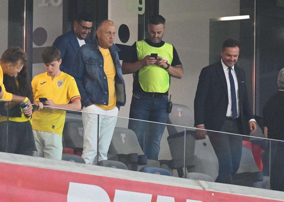 Dan Șucu, în „casa” Stelei la România - Lituania » Lângă cine a fost surprins patronul de la Rapid