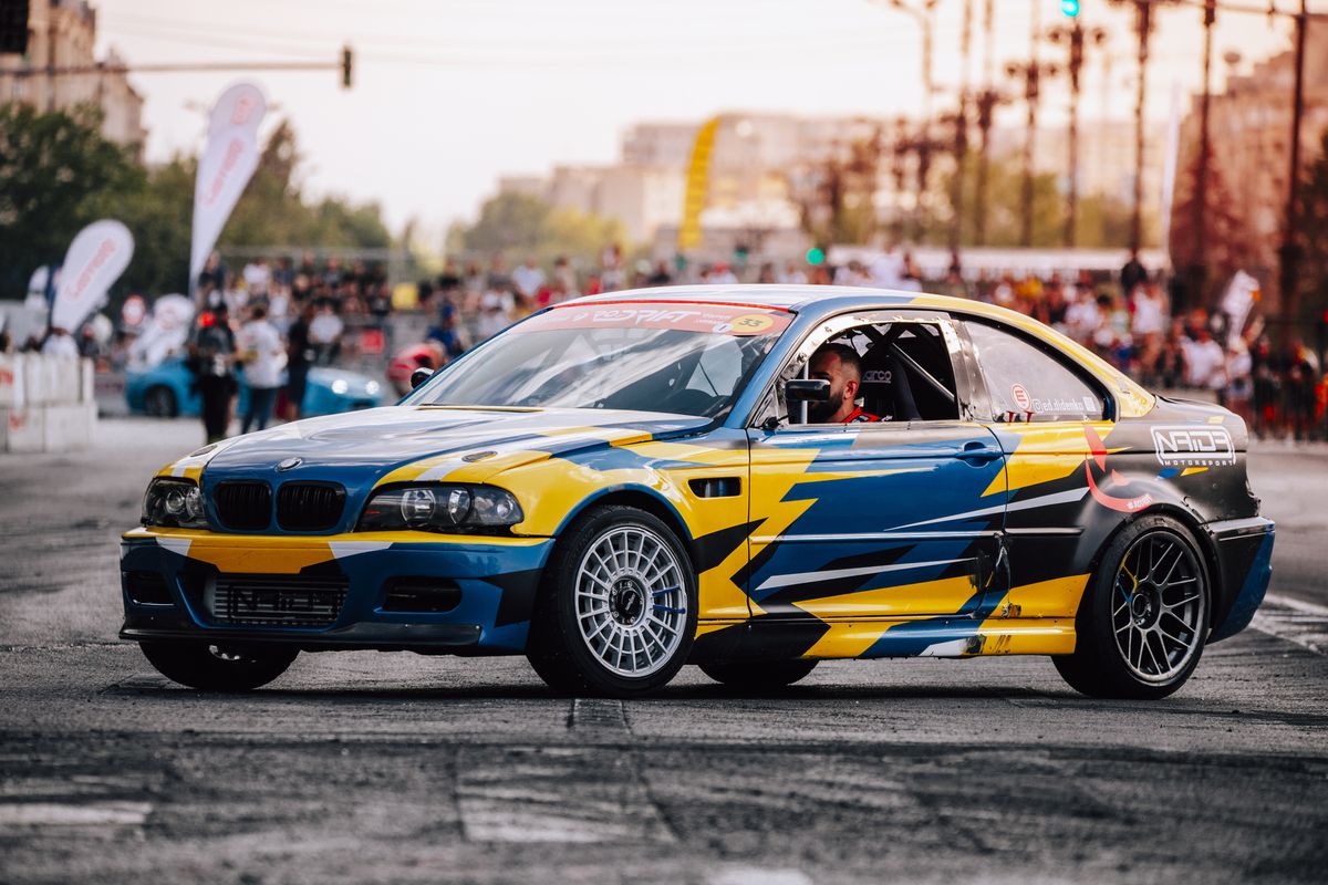 Imagini incendiare de la Campionatul Național de Drift: mașini de 900 de cai, camioane de 6 tone și puștiul-minune de 9 ani!