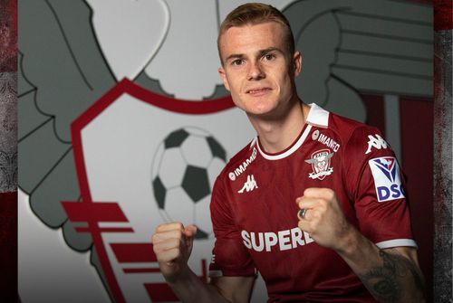 După ce Rapid l-a prezentat duminică, 8 septembrie, pe Constantin Grameni (21 de ani), giuleștenii au oficializat și transferul lui mijlocașului Tobias Christensen (24).