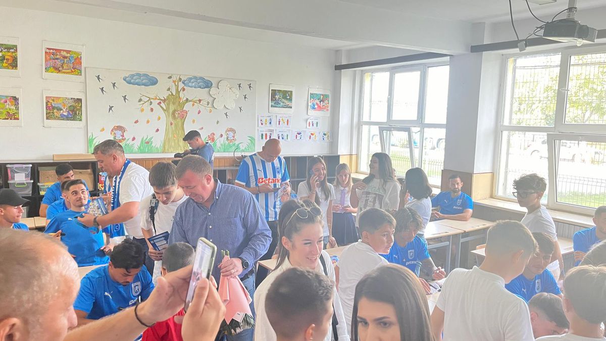Fotbaliștii Universității Craiova au fost prezenți la deschiderea noului an școlar