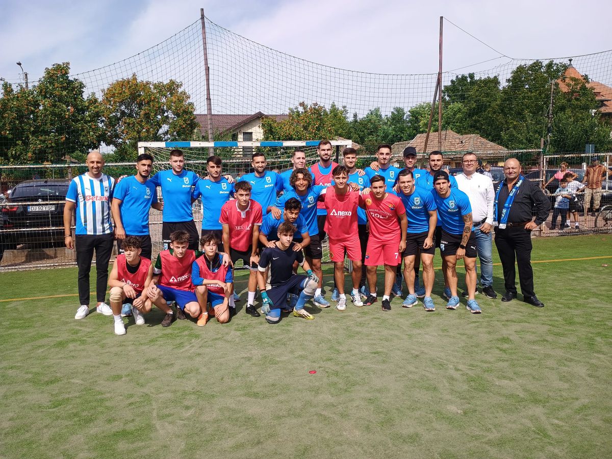Fotbaliștii Universității Craiova au fost prezenți la deschiderea noului an școlar