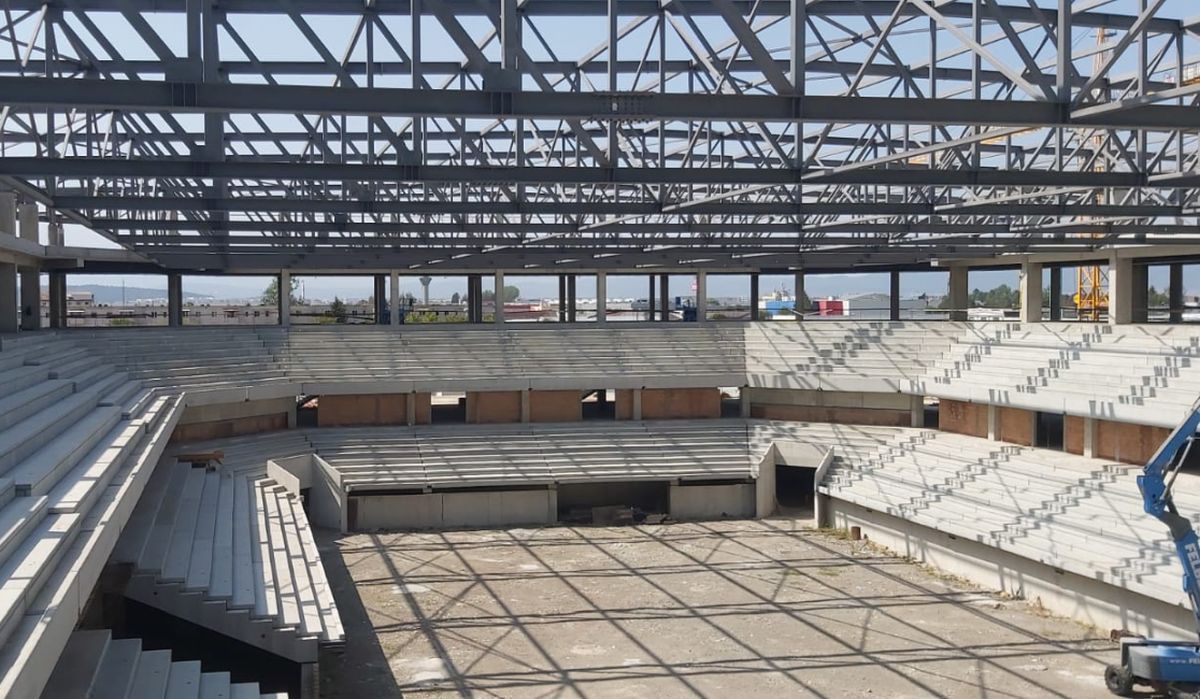 Lucrările avansează la Polivalenta de 72 de milioane de euro și 10.075 de locuri: „Dacă păstrăm ritmul, o finalizăm la termen”