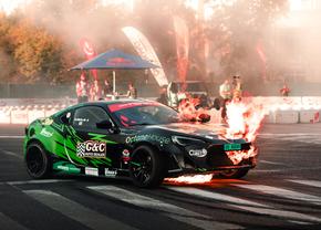 Imagini incendiare de la Campionatul Național de Drift: mașini de 900 de cai, camioane de 6 tone și puștiul-minune de 9 ani!