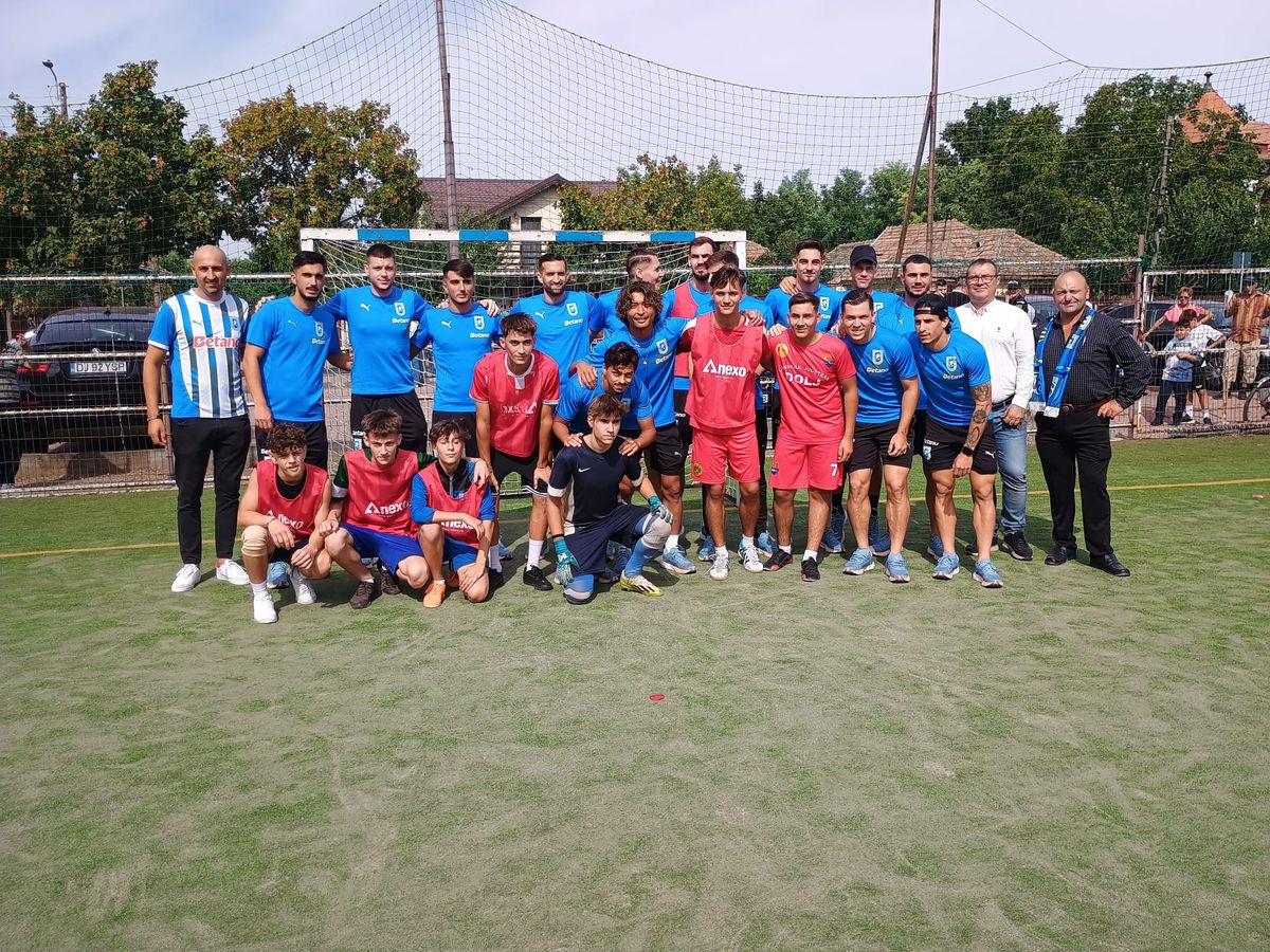 Fotbaliștii Universității Craiova au fost prezenți la deschiderea noului an școlar