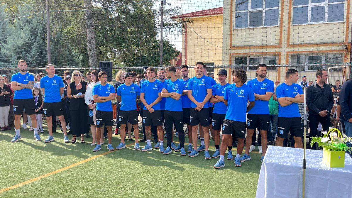 Fotbaliștii Universității Craiova au fost prezenți la deschiderea noului an școlar