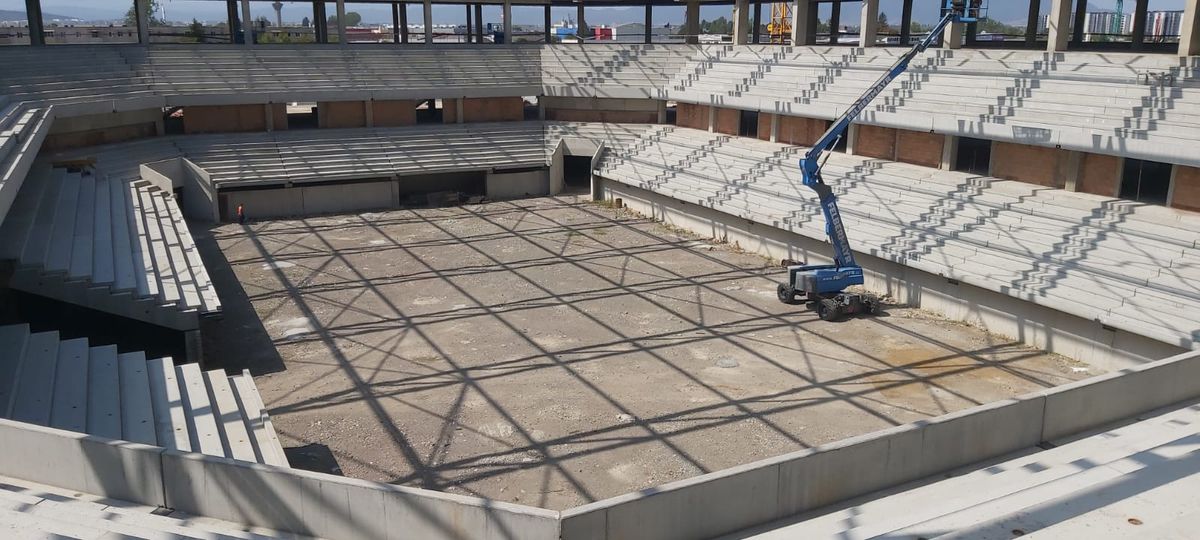 Lucrările avansează la Polivalenta de 72 de milioane de euro și 10.075 de locuri: „Dacă păstrăm ritmul, o finalizăm la termen”