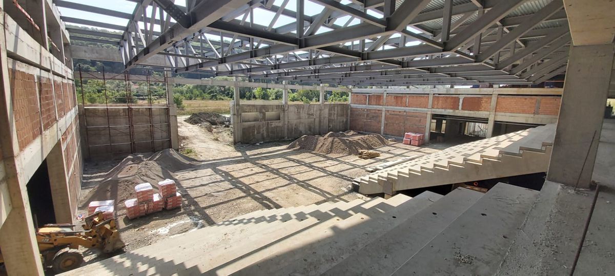 Lucrările avansează la Polivalenta de 72 de milioane de euro și 10.075 de locuri: „Dacă păstrăm ritmul, o finalizăm la termen”