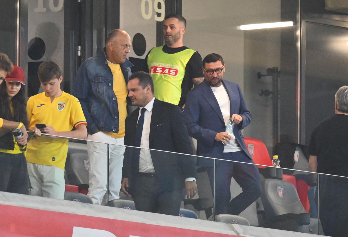 Dan Șucu, Anghel Iordănescu, Răzvan Burleanu, Mirel Rădoi și Viorel Moldovan, la România - Lituania, foto: Raed Krishan (GSP)